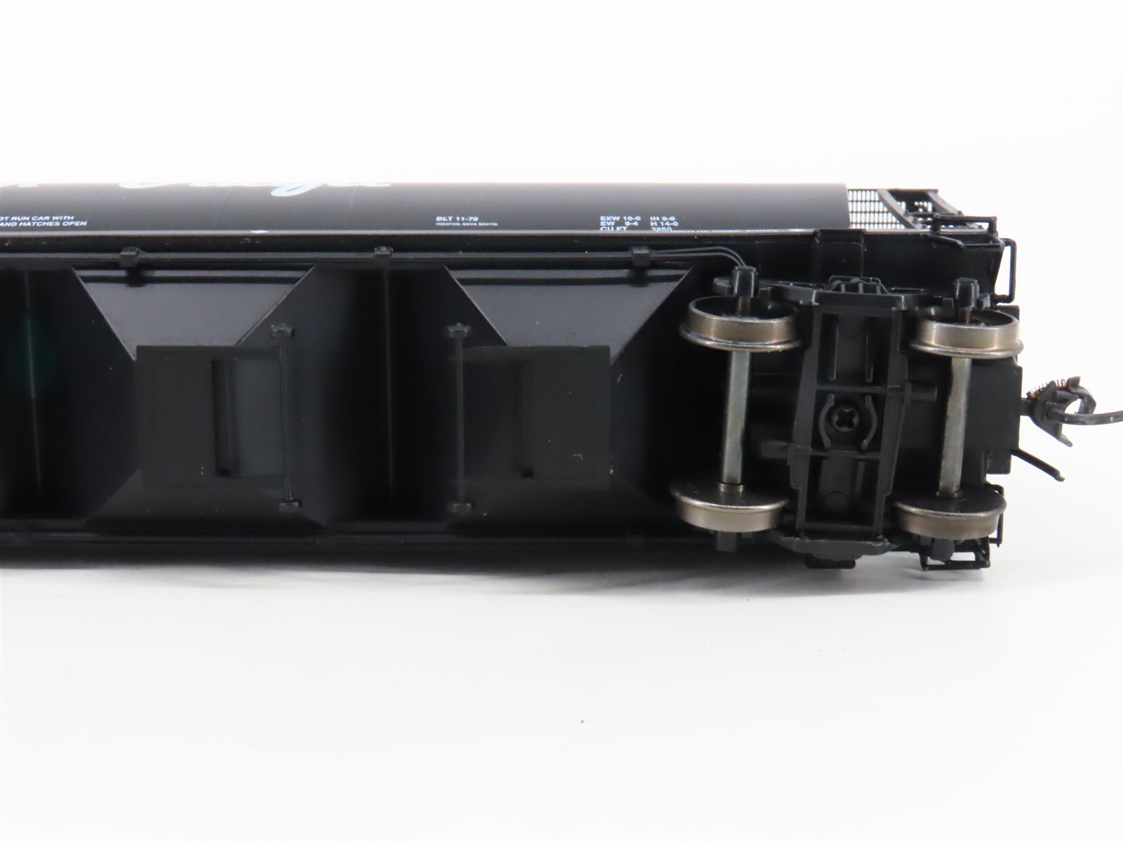 HO Scale Intermountain 45127-05 CP Black 4-Bay Cylindrical Hopper #385173