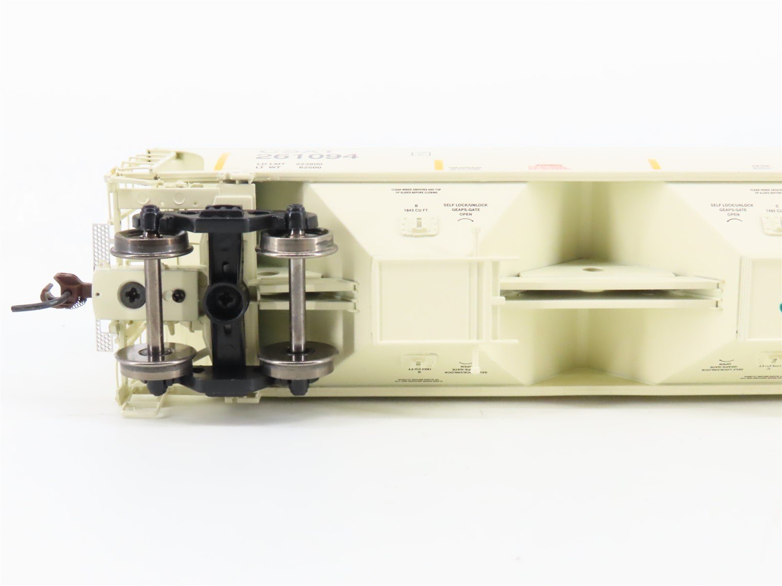 HO Scale Athearn RTR 89425 CSXT Railroad Trinity 5161 3-Bay Hopper #261094