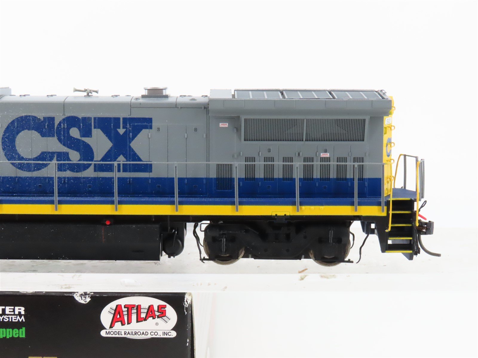 HO Scale Atlas Master 9007 CSX Transportation GE Dash 8-40B Diesel #5933 w/ DCC