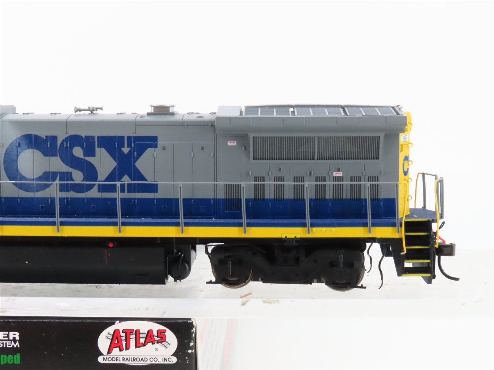 HO Scale Atlas Master 9007 CSX Transportation GE Dash 8-40B Diesel #5933 w/ DCC