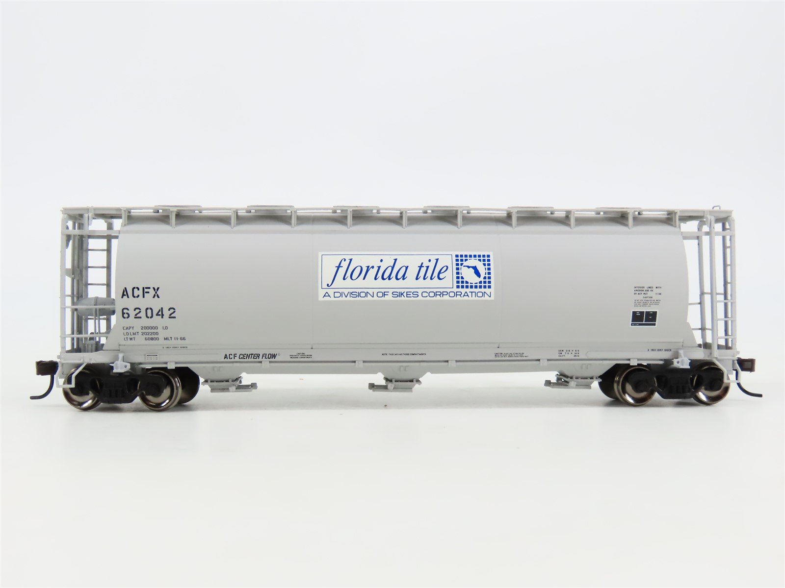 HO Scale Atlas ACFX Florida Tile 3-Bay Covered Hopper #62042