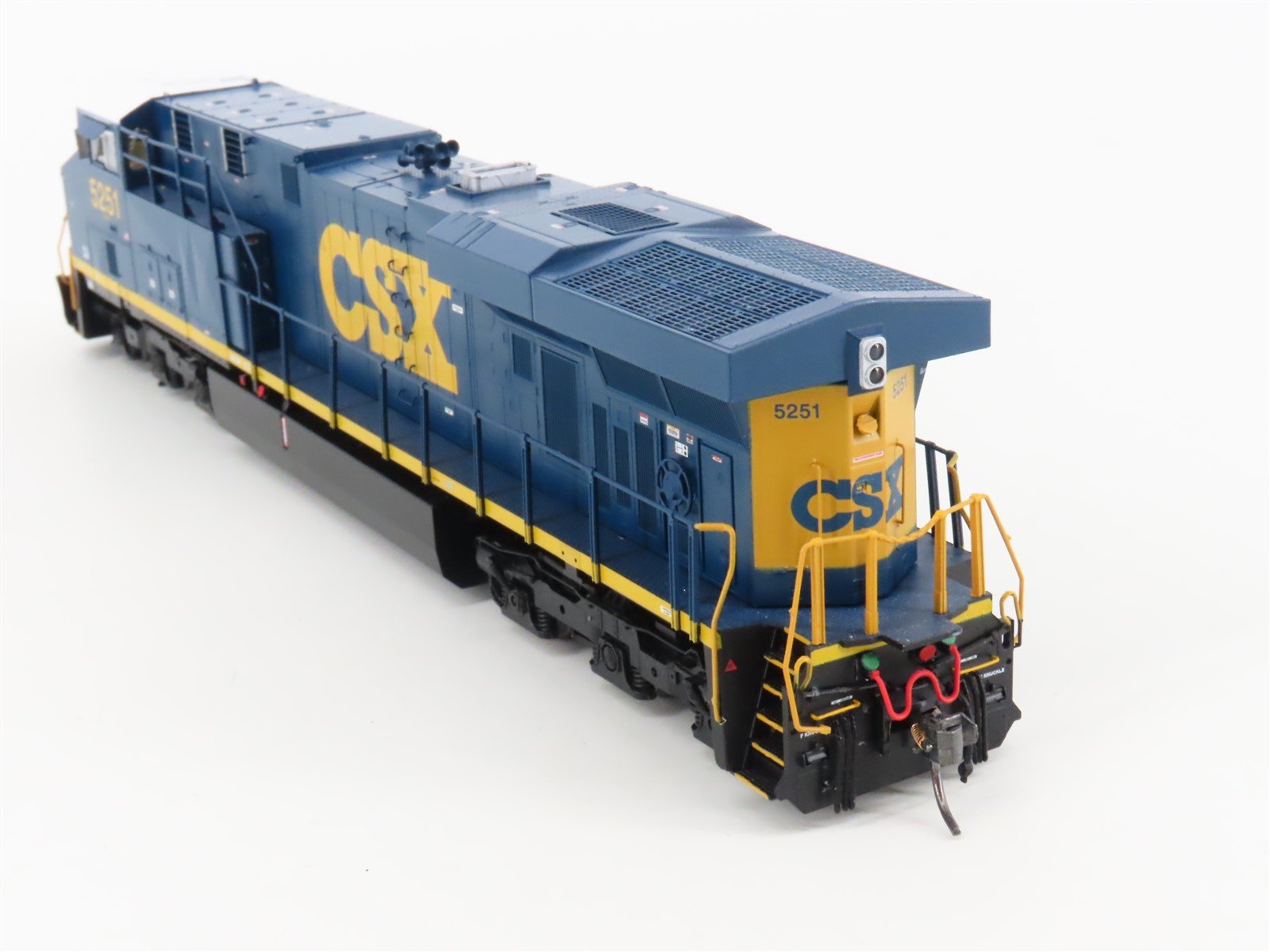 HO Scale Intermountain 49722S-06 CSX ES44DC Diesel Locomotive #5251 wDCC & Sound