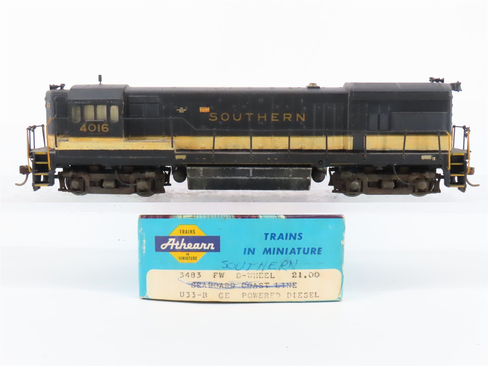 HO Scale Athearn 3483 Southern U33B Diesel Locomotive #4016 - CUSTOM