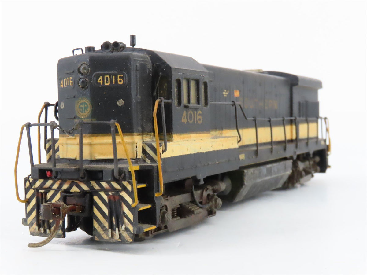 HO Scale Athearn 3483 Southern U33B Diesel Locomotive #4016 - CUSTOM