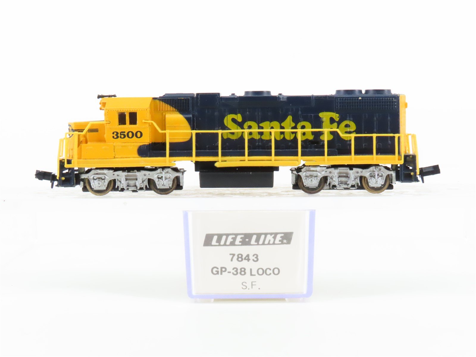 N Scale Life-Like 7843 ATSF Santa Fe GP38 Diesel Locomotive #3500