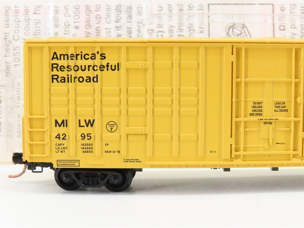 N Scale Micro-Trains MTL 103040 MILW Milwaukee Road 60&#39; Waffle Side Boxcar #4295