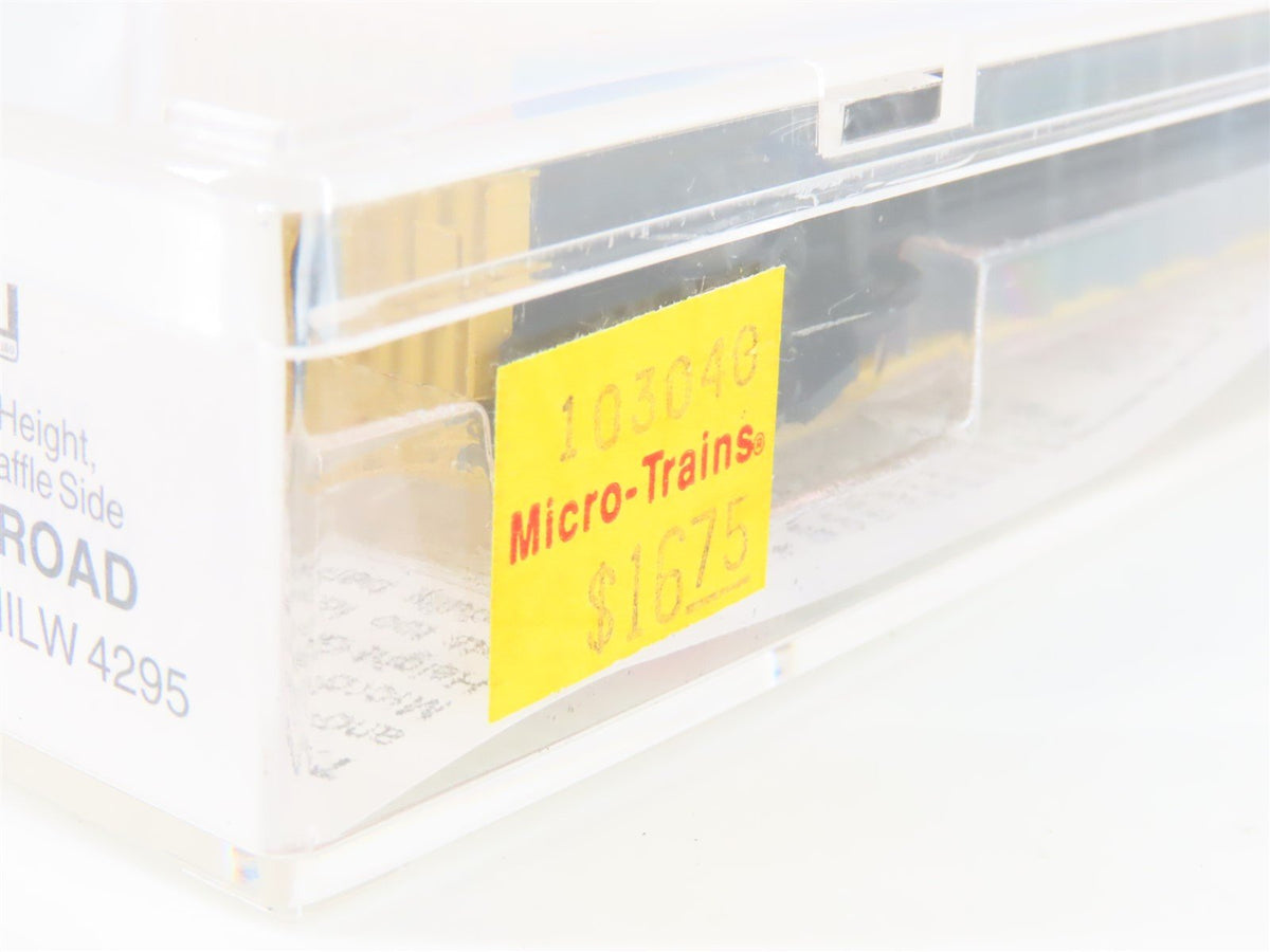 N Scale Micro-Trains MTL 103040 MILW Milwaukee Road 60&#39; Waffle Side Boxcar #4295