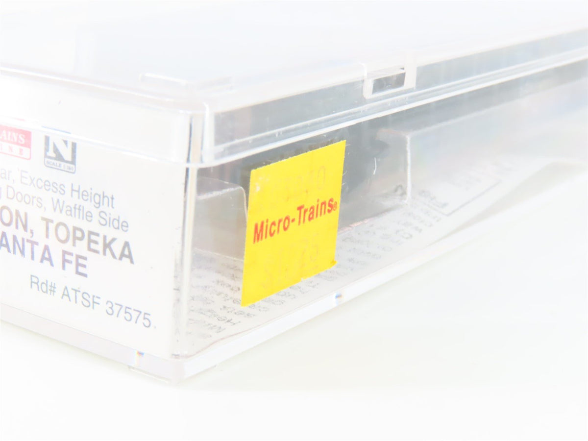N Scale Micro-Trains MTL 103030 ATSF Santa Fe 60&#39; Waffle Side Boxcar #37575