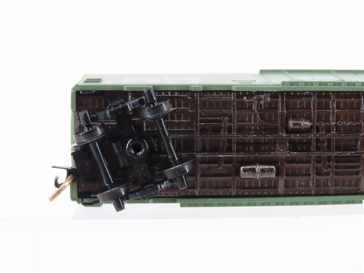 N Scale Micro-Trains MTL 21230 BCOL British Columbia Railway 40&#39; Box Car #8004