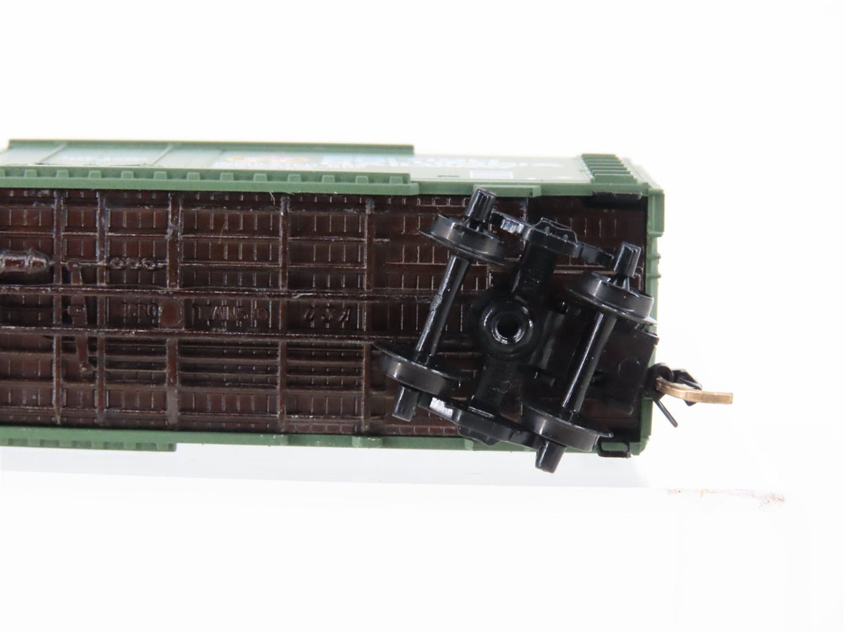 N Scale Micro-Trains MTL 21230 BCOL British Columbia Railway 40&#39; Box Car #8004