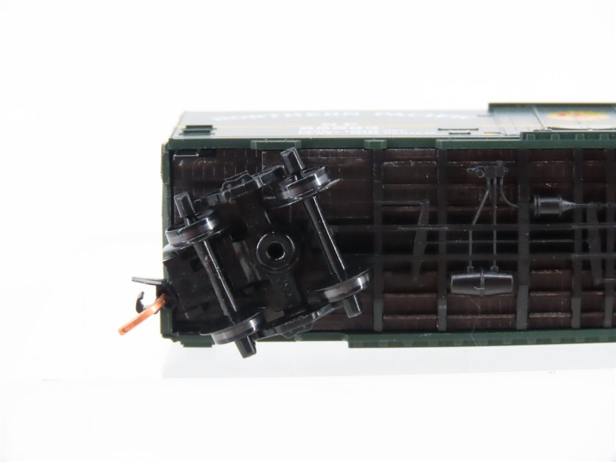 N Scale Micro-Trains MTL 21210 NP Northern Pacific 40&#39; Plug Door Box Car #98593