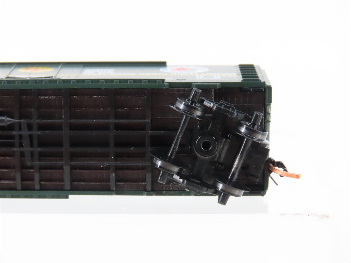N Scale Micro-Trains MTL 21210 NP Northern Pacific 40&#39; Plug Door Box Car #98593
