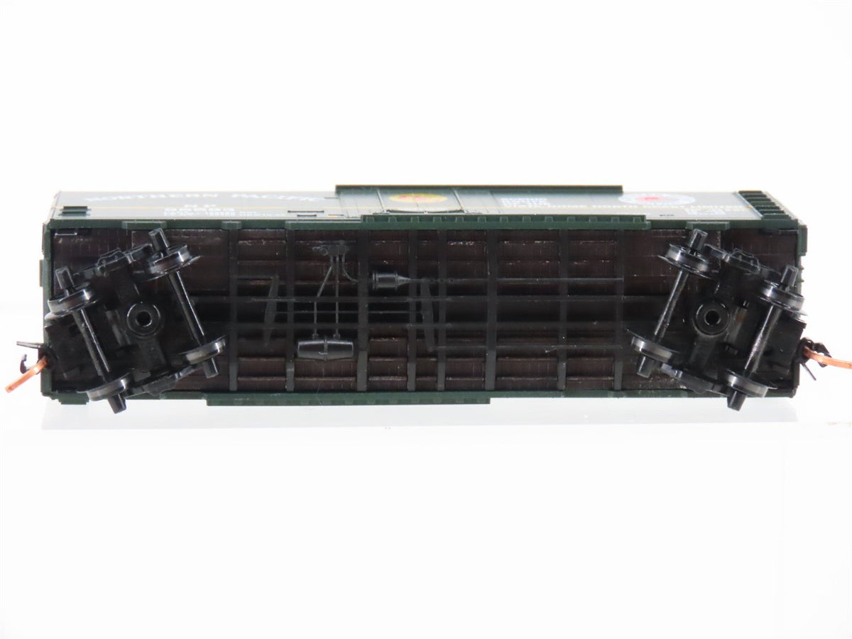N Scale Micro-Trains MTL 21210 NP Northern Pacific 40&#39; Plug Door Box Car #98593
