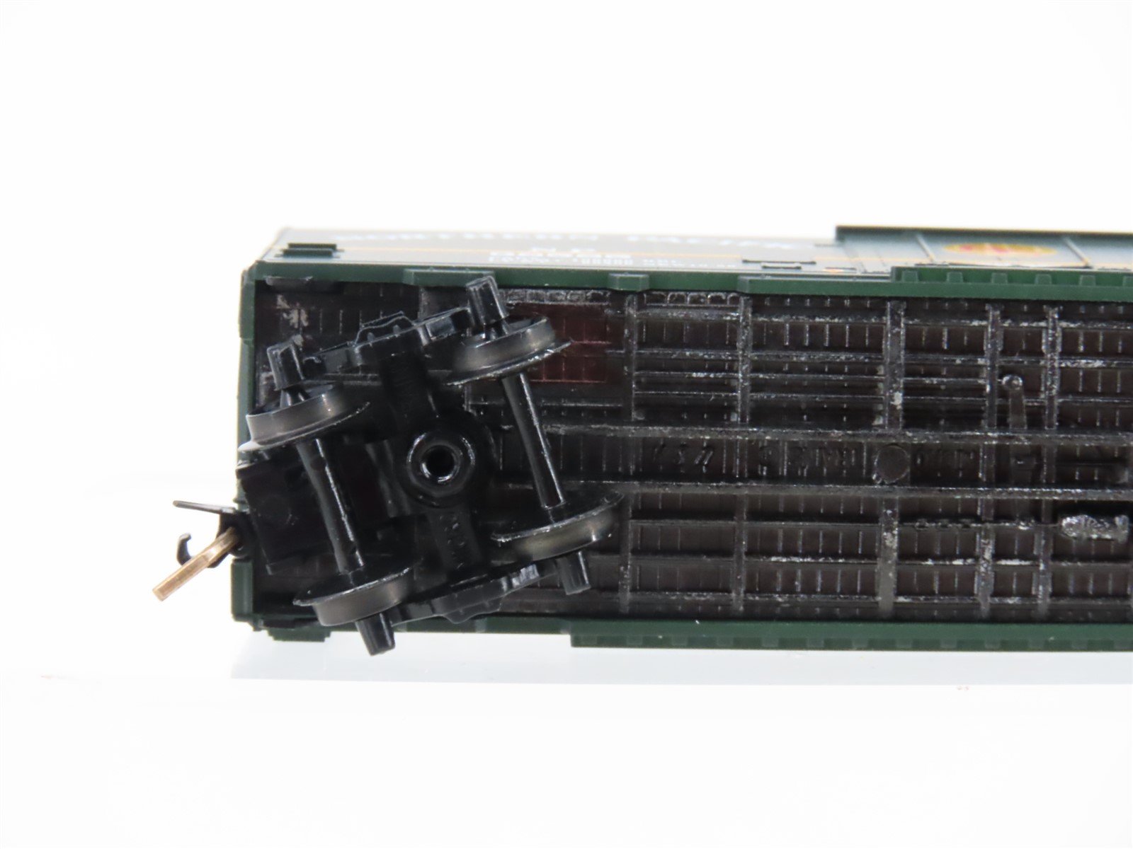 N Scale Micro-Trains MTL 21210 NP Northern Pacific 40' Plug Door Box Car #98585