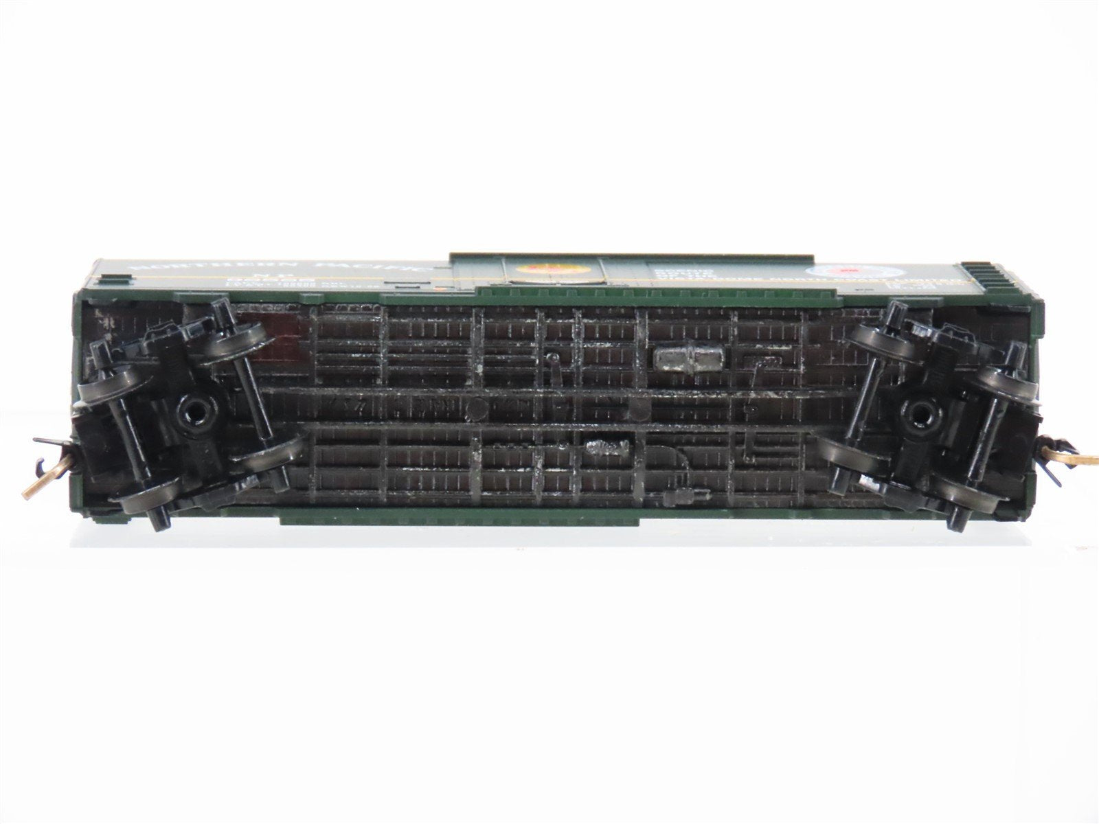 N Scale Micro-Trains MTL 21210 NP Northern Pacific 40' Plug Door Box Car #98585