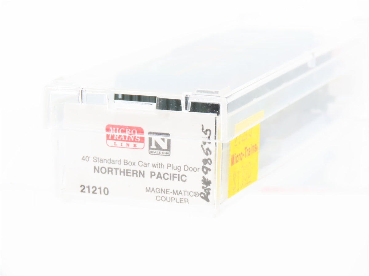 N Scale Micro-Trains MTL 21210 NP Northern Pacific 40&#39; Plug Door Box Car #98585