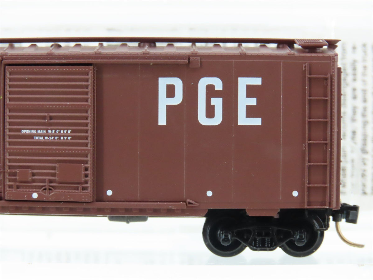 N Scale Micro-Trains MTL 22070 PGE Pacific Great Eastern 40&#39; Box Car #4942