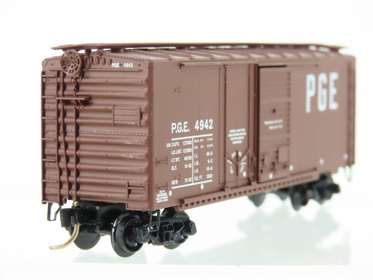 N Scale Micro-Trains MTL 22070 PGE Pacific Great Eastern 40&#39; Box Car #4942