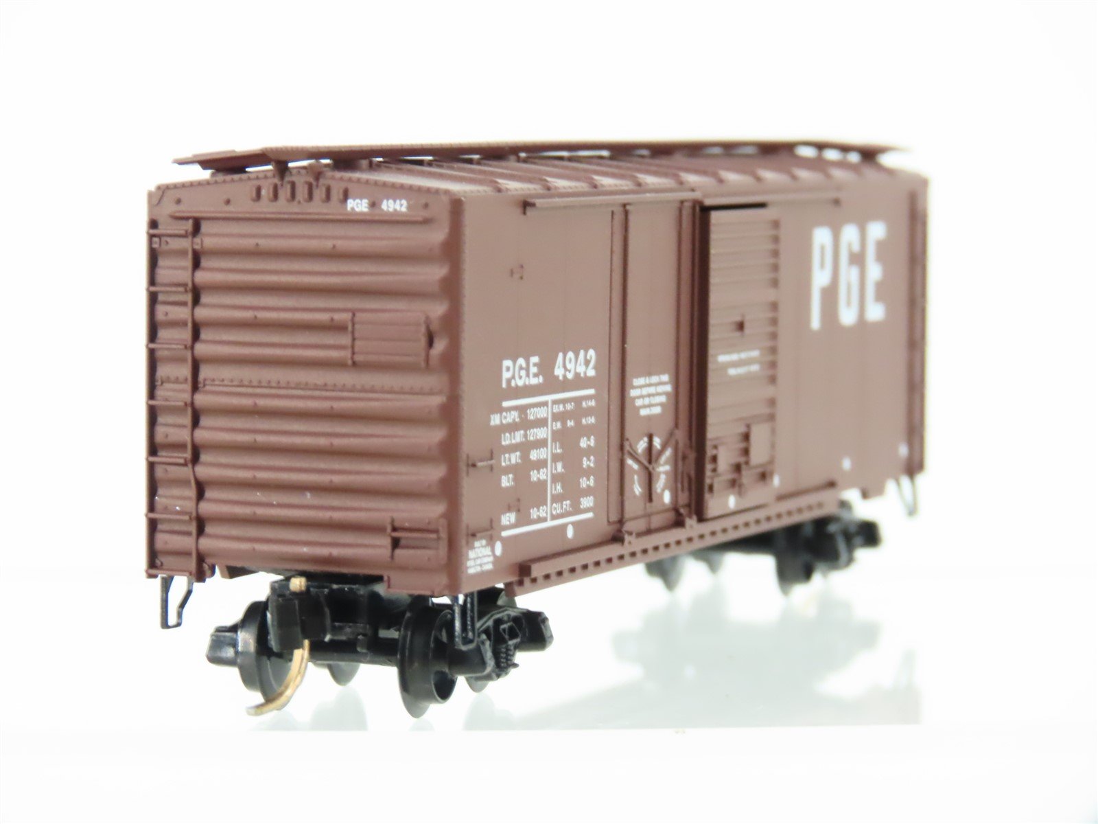 N Scale Micro-Trains MTL 22070 PGE Pacific Great Eastern 40' Box Car #4942