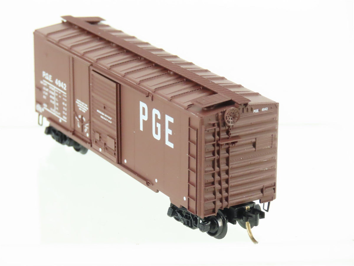 N Scale Micro-Trains MTL 22070 PGE Pacific Great Eastern 40&#39; Box Car #4942