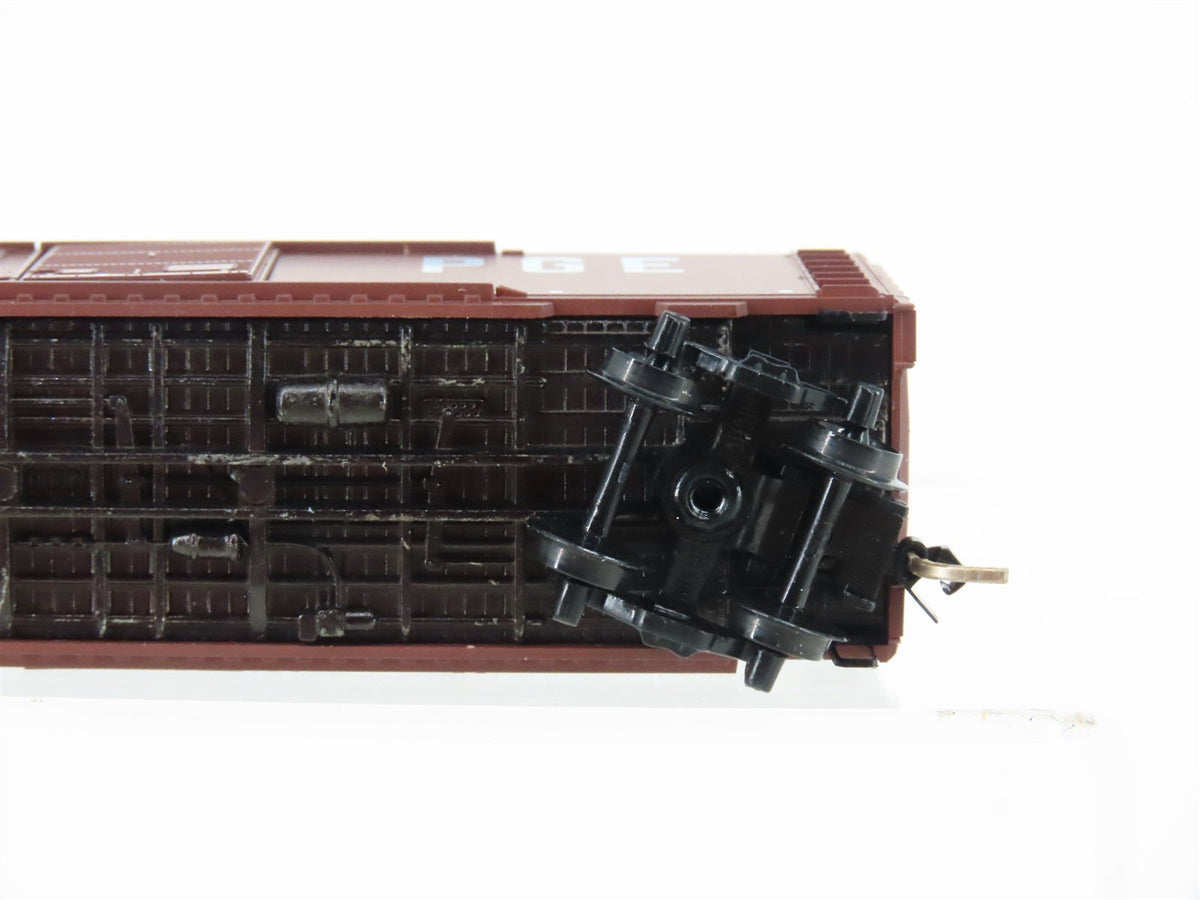 N Scale Micro-Trains MTL 22070 PGE Pacific Great Eastern 40&#39; Box Car #4942