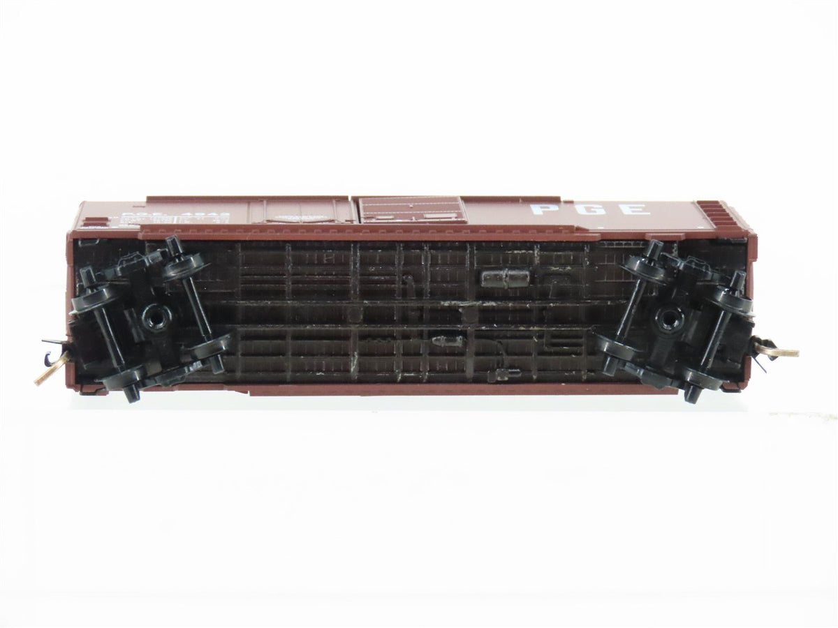 N Scale Micro-Trains MTL 22070 PGE Pacific Great Eastern 40&#39; Box Car #4942