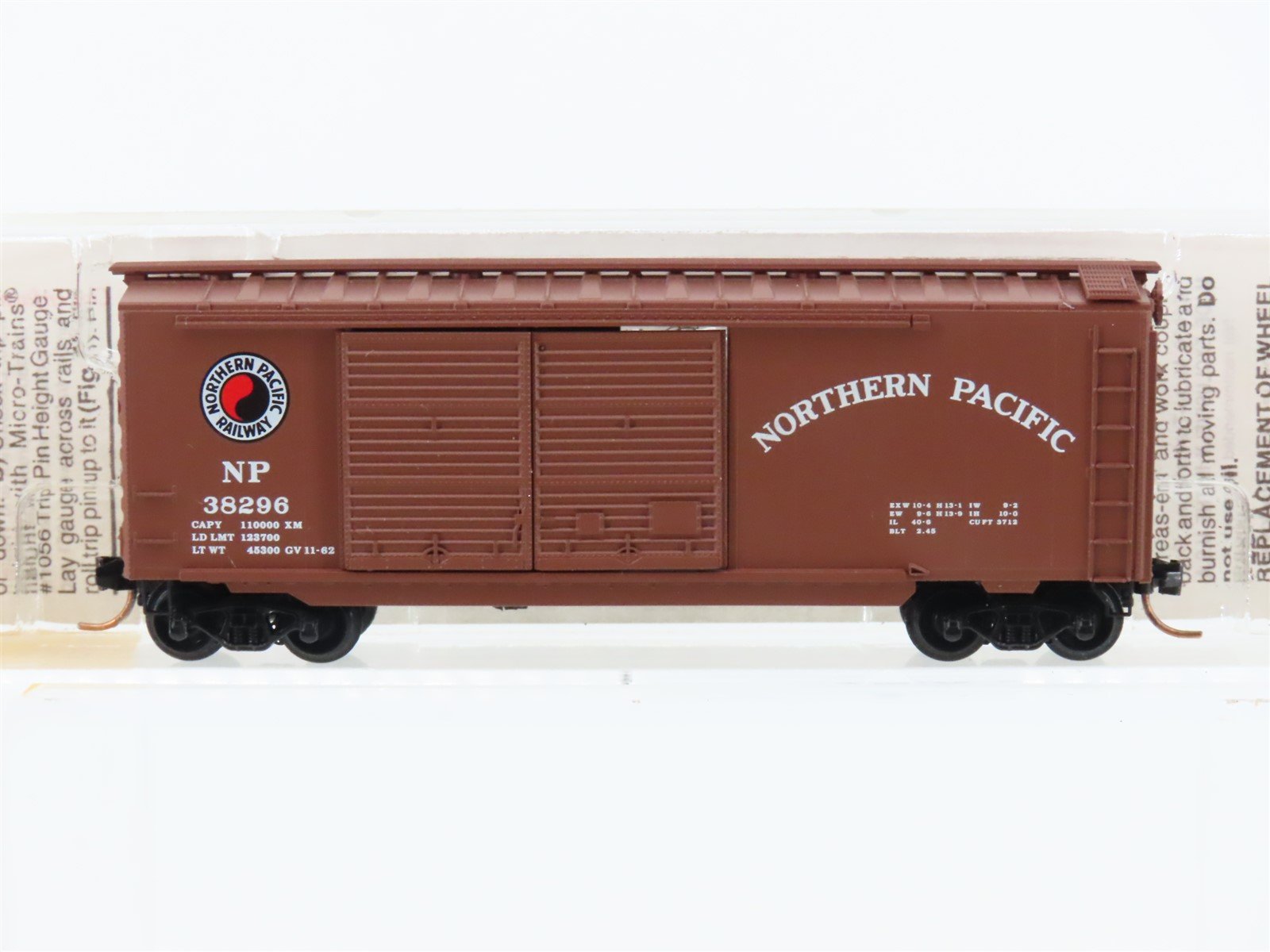 N Scale Micro-Trains MTL 23250 NP Northern Pacific 40' Box Car #38296