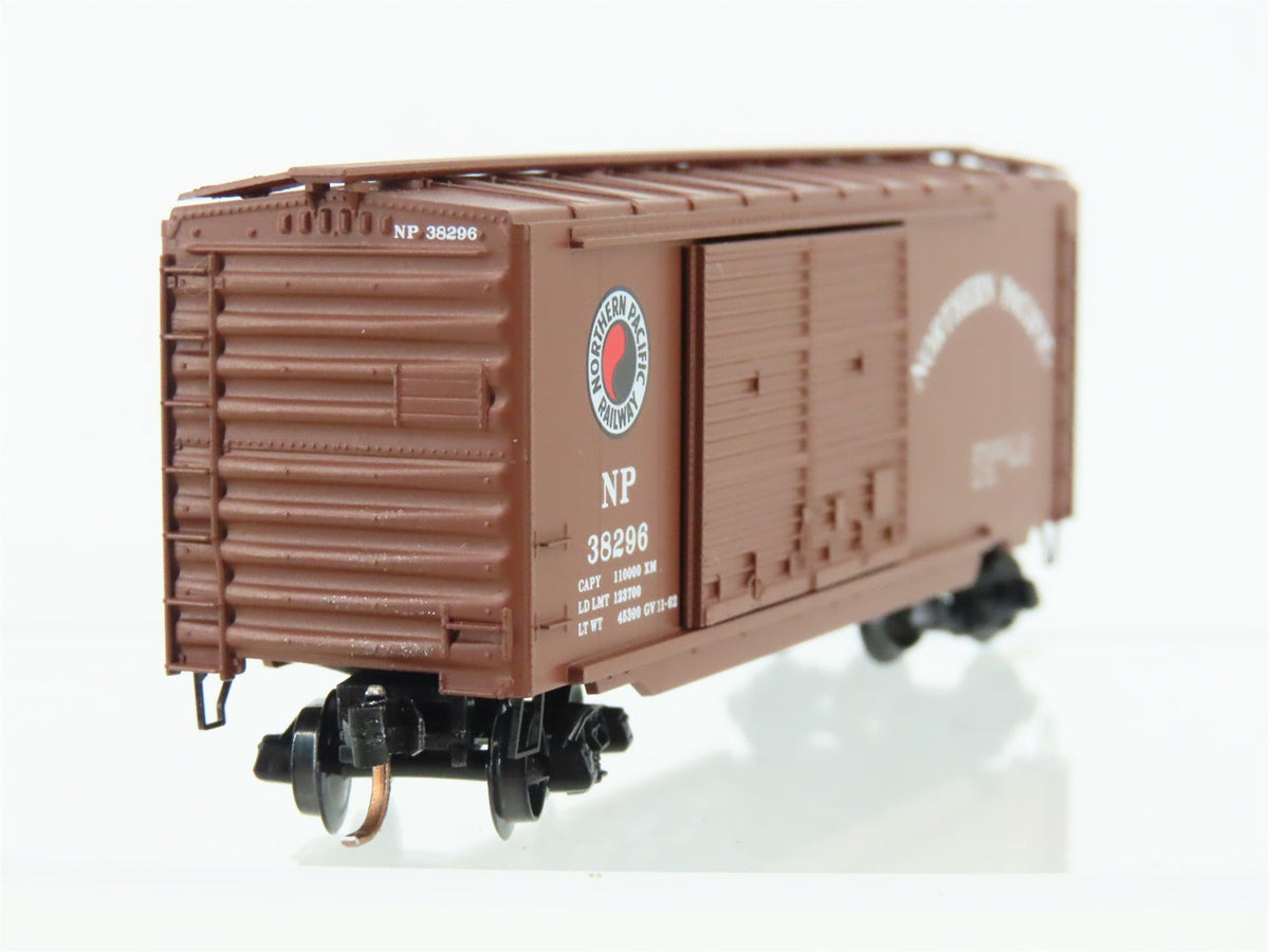 N Scale Micro-Trains MTL 23250 NP Northern Pacific 40&#39; Box Car #38296