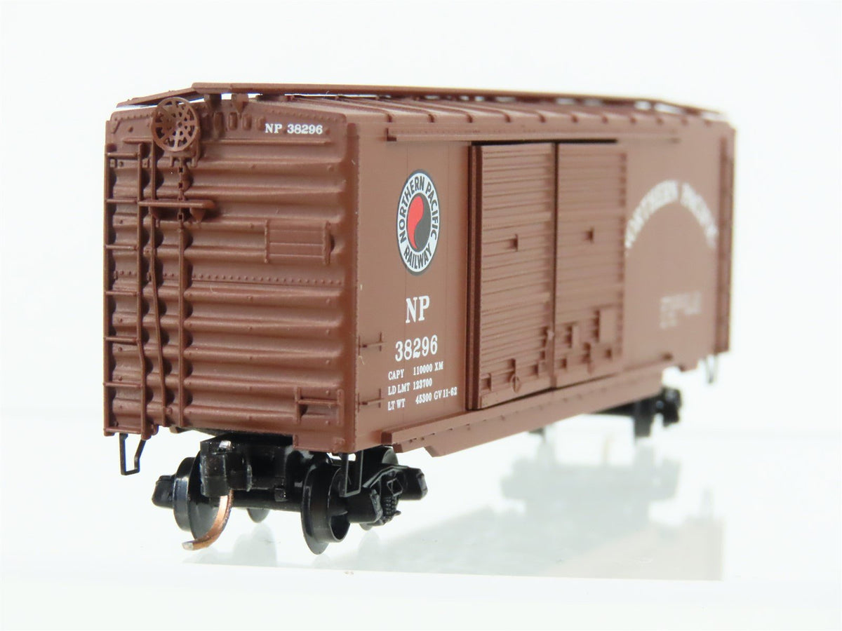 N Scale Micro-Trains MTL 23250 NP Northern Pacific 40&#39; Box Car #38296