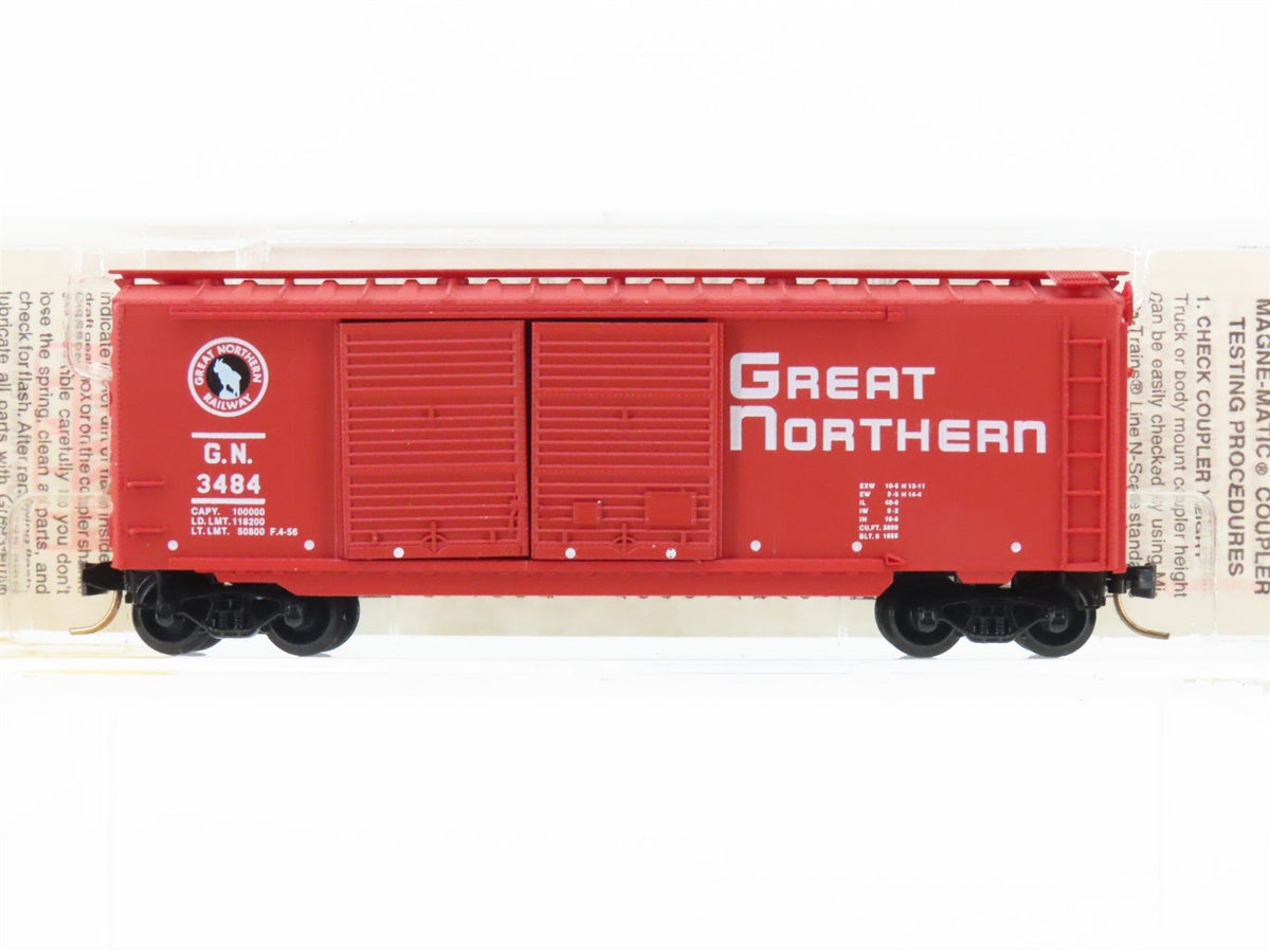 N Scale Micro-Trains MTL 23210 GN Great Northern 40&#39; Circus Box Car #3484