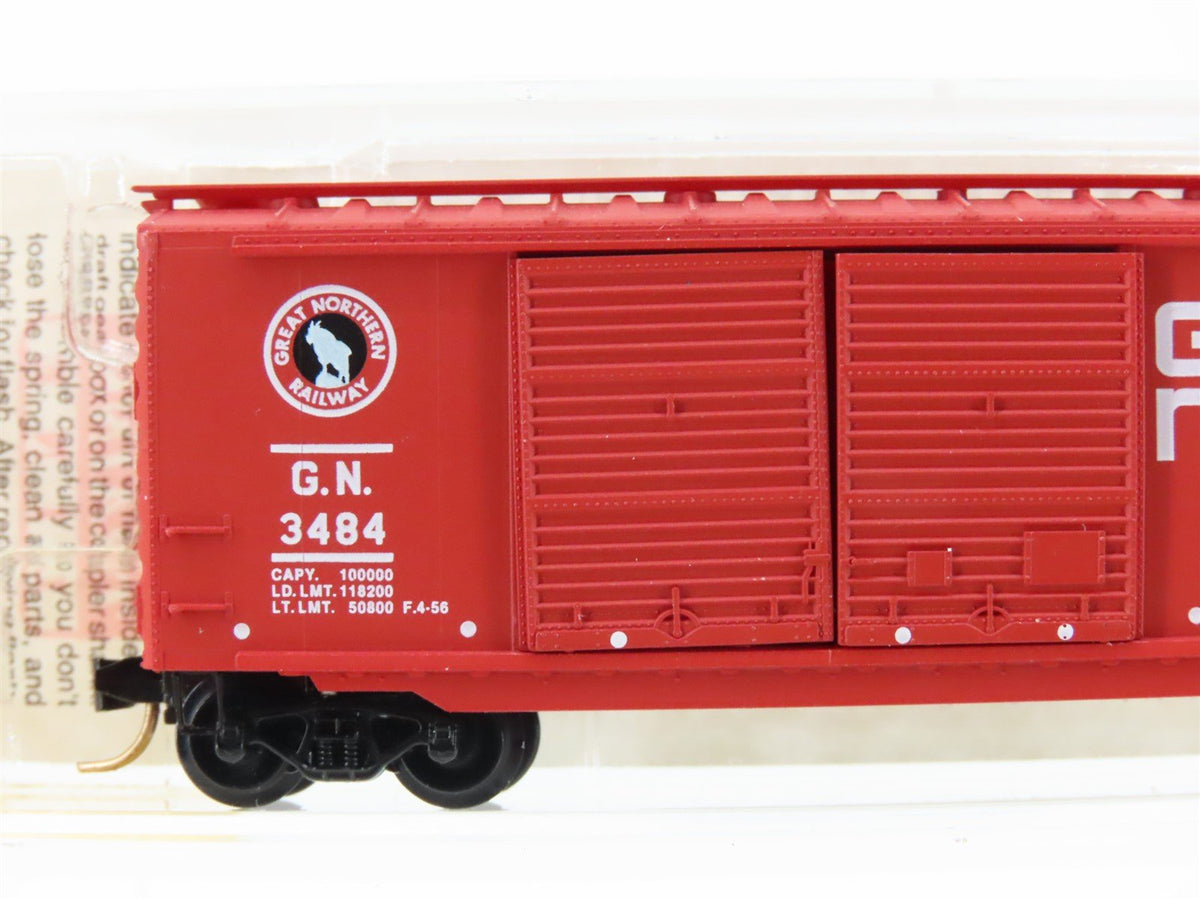 N Scale Micro-Trains MTL 23210 GN Great Northern 40&#39; Circus Box Car #3484