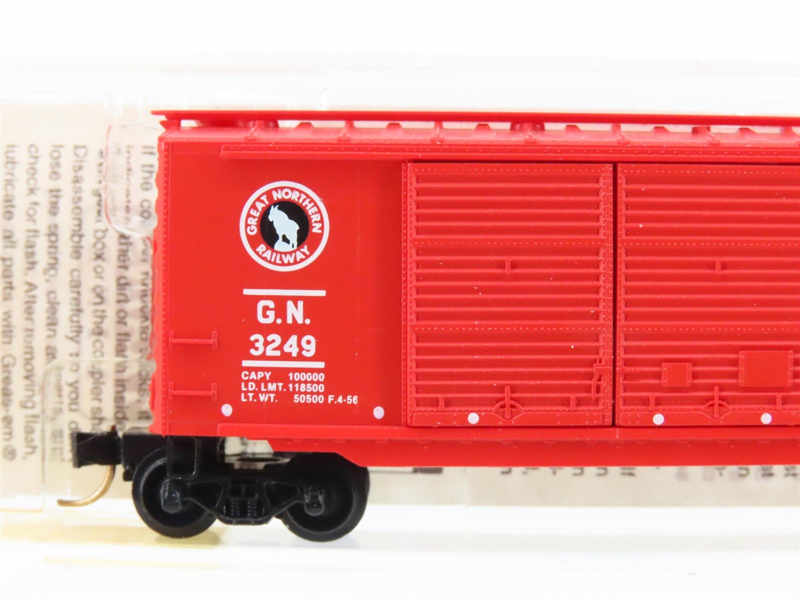 N Scale Micro-Trains MTL 23200 GN Great Northern 40' Circus Box Car #3249