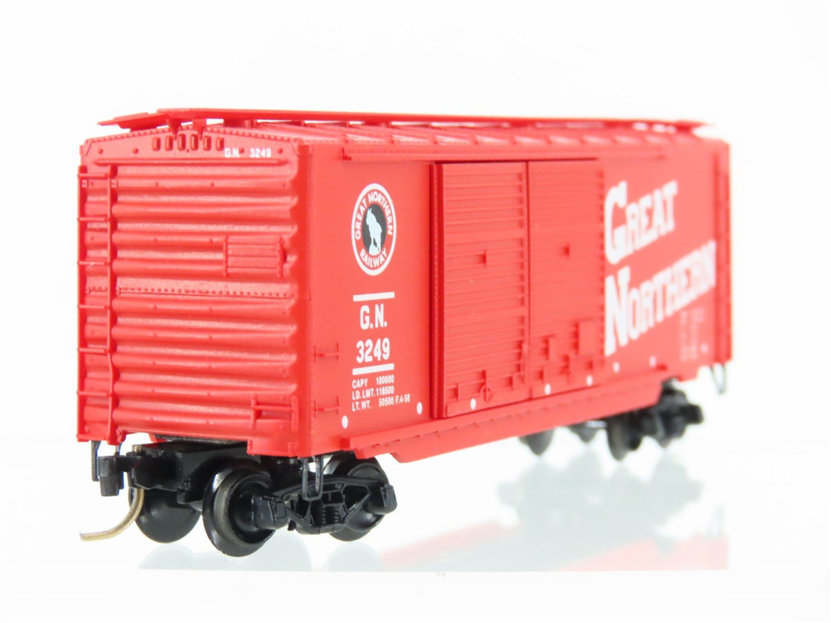 N Scale Micro-Trains MTL 23200 GN Great Northern 40&#39; Circus Box Car #3249