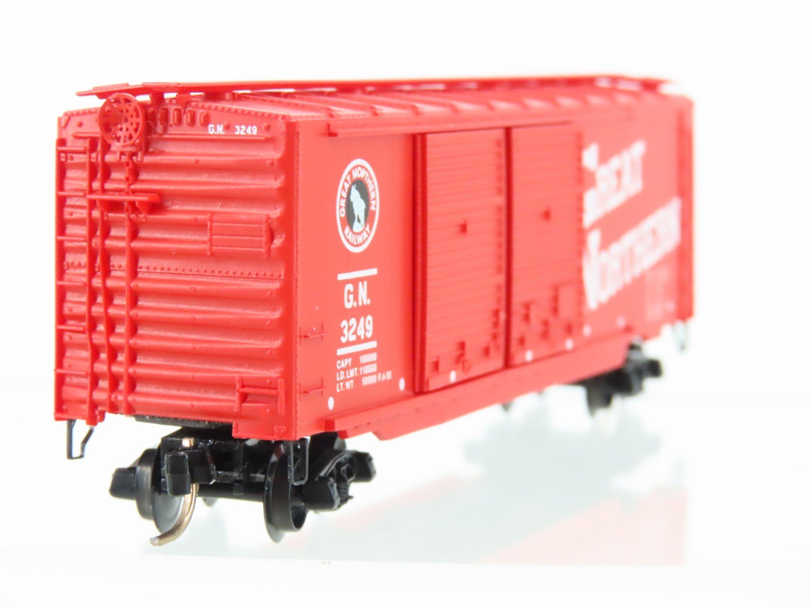 N Scale Micro-Trains MTL 23200 GN Great Northern 40' Circus Box Car #3249