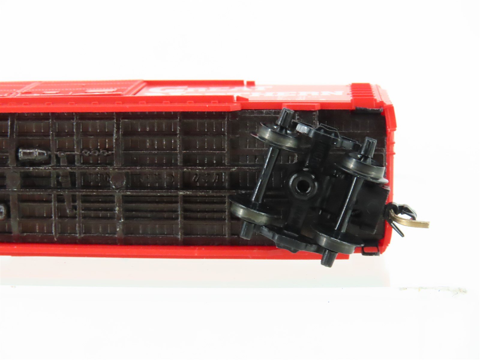 N Scale Micro-Trains MTL 23200 GN Great Northern 40' Circus Box Car #3249