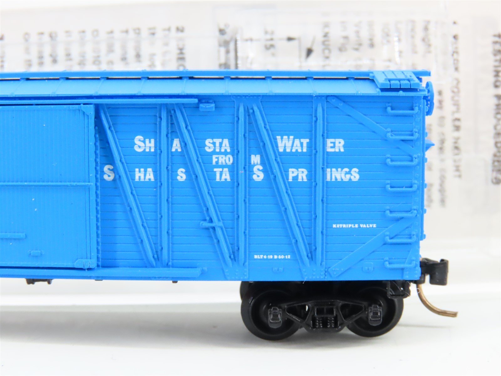 N Scale Micro-Trains MTL 28140 Shasta Water 40' Outside-Braced Boxcar #27172