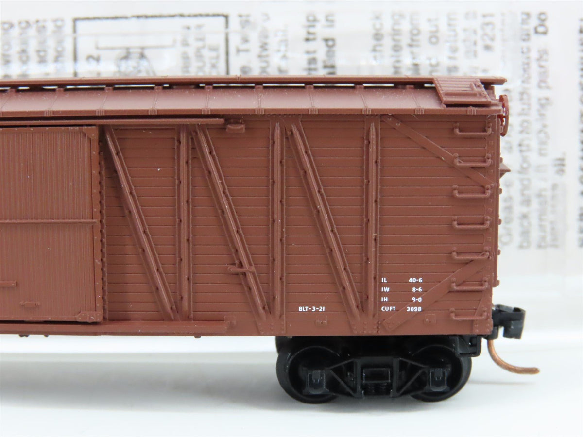 N Scale Micro-Trains MTL 28120 CP Canadian Pacific 40&#39; Braced Boxcar #230100