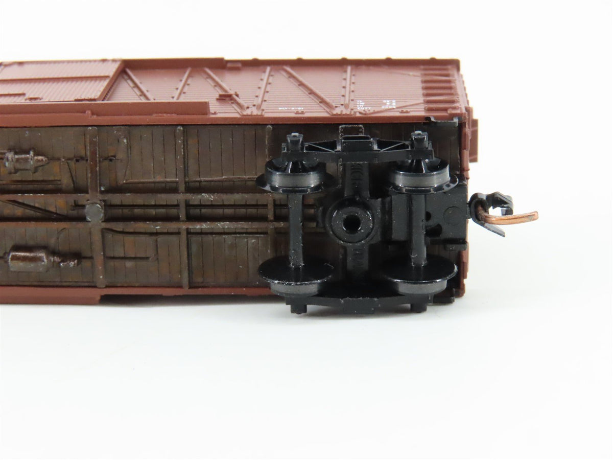 N Scale Micro-Trains MTL 28120 CP Canadian Pacific 40&#39; Braced Boxcar #230100