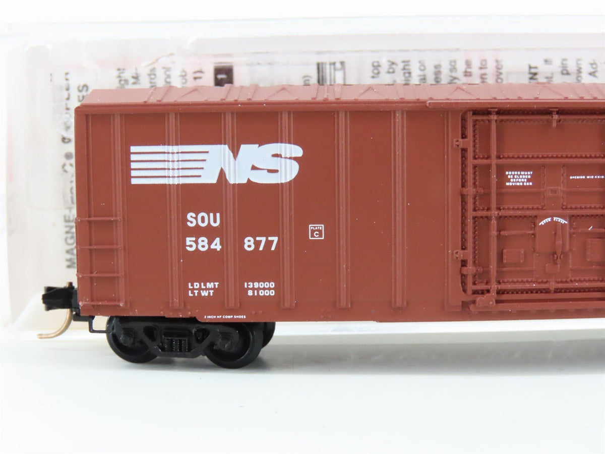 N Scale Micro-Trains MTL 27230 NS Norfolk Southern 50&#39; Rib Side Boxcar #584877