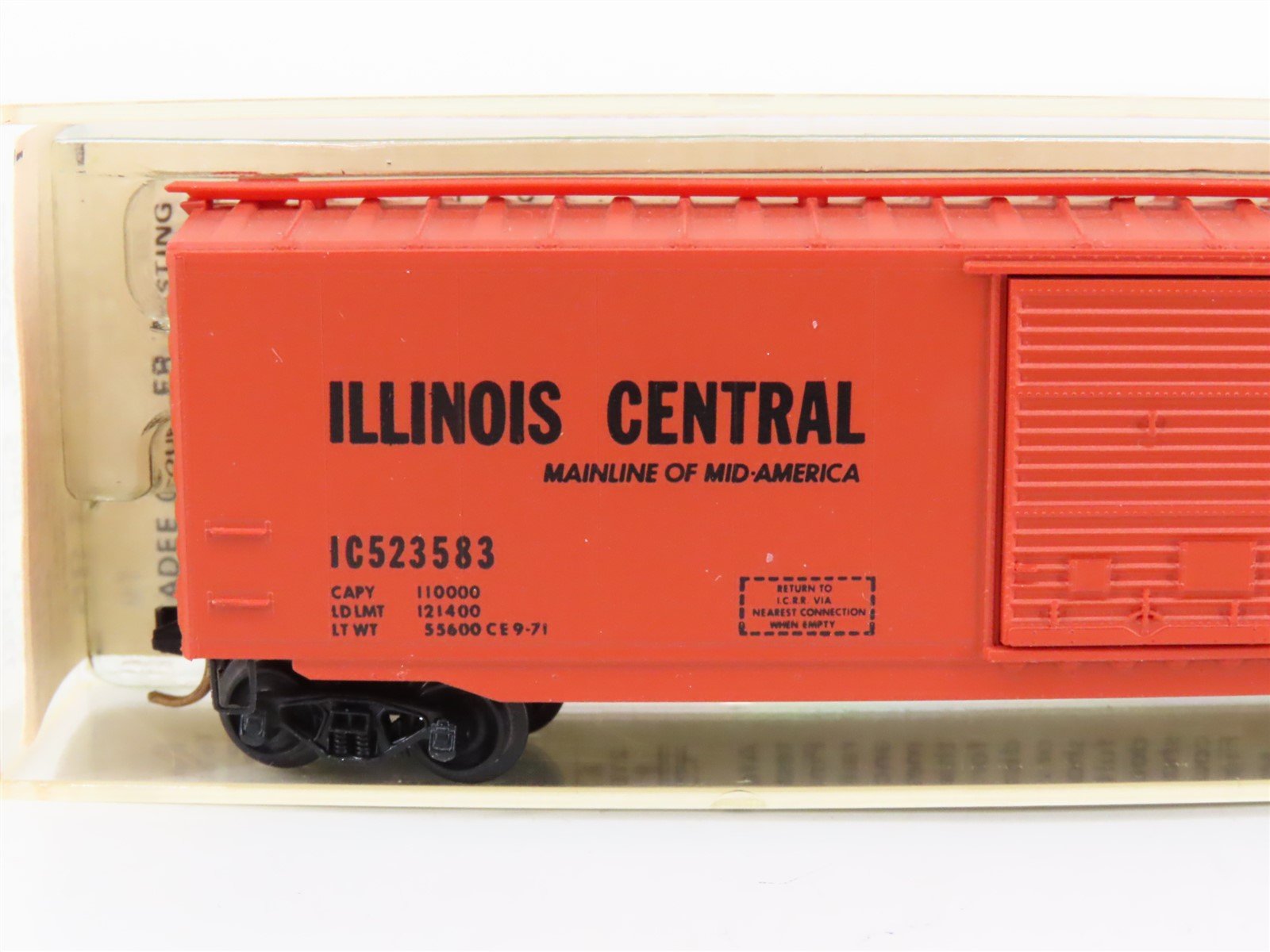 N Scale Micro-Trains MTL 31030 IC Illinois Central 50' Standard Boxcar #523583