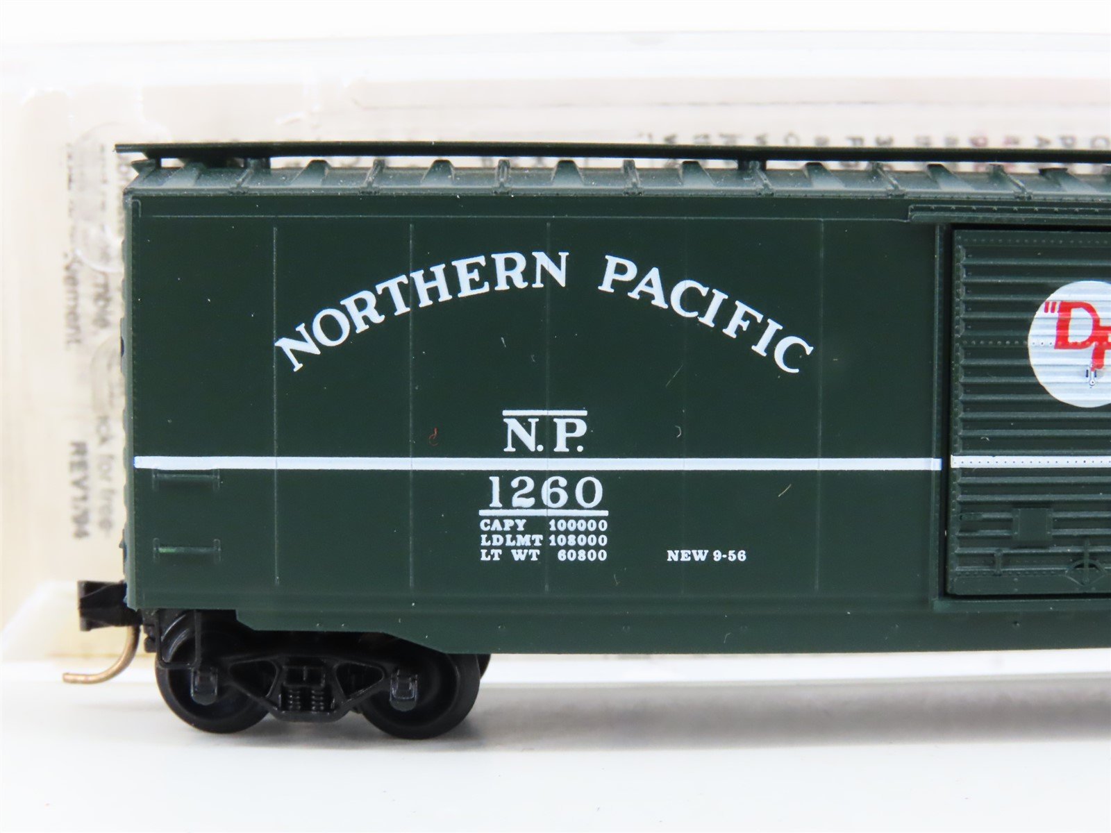 N Scale Micro-Trains MTL 31250 NP Northern Pacific 50' Standard Boxcar #1260