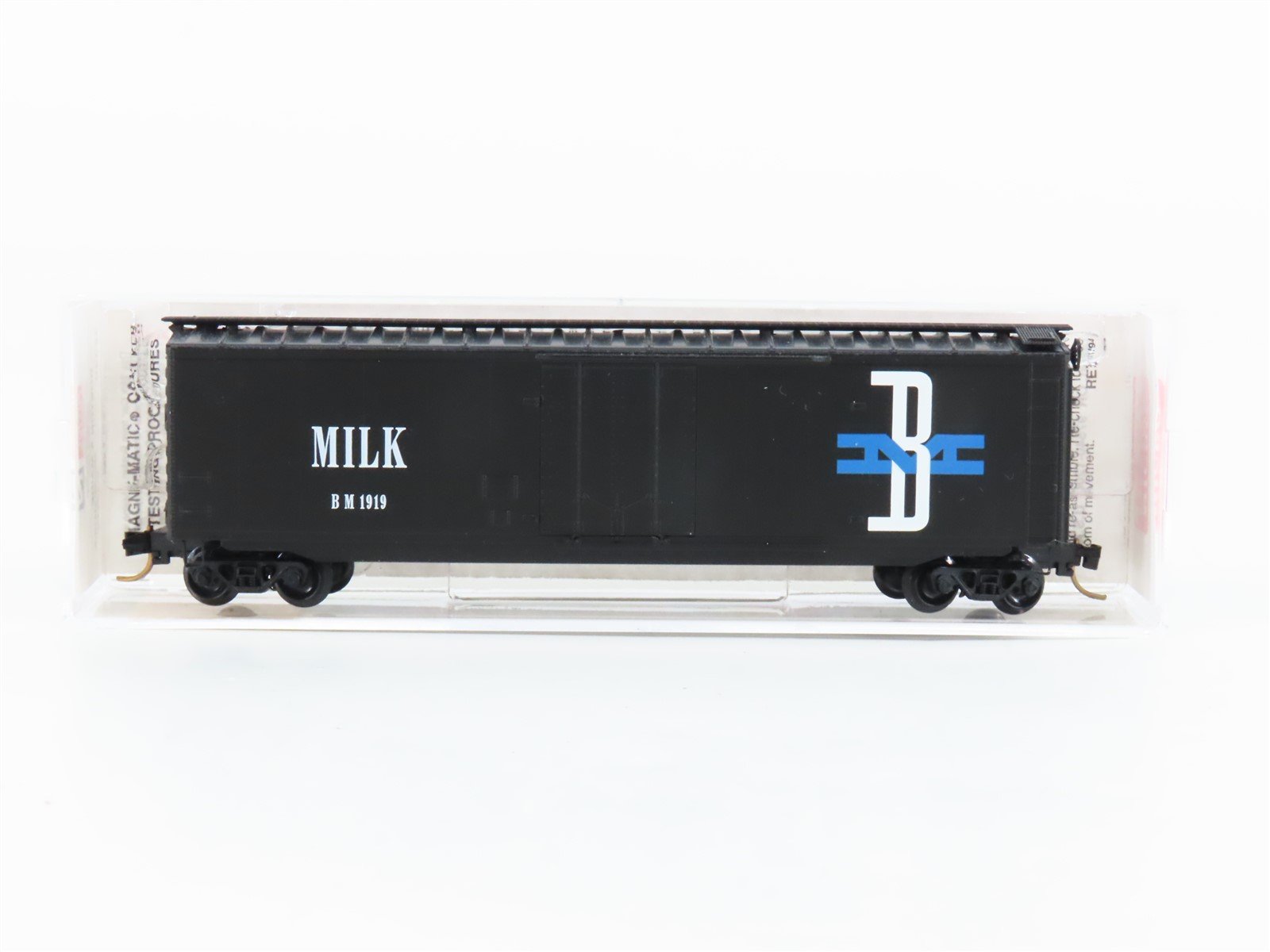 N Scale Micro-Trains MTL 32330 B&M Boston & Maine "Milk" 50' Boxcar #1919