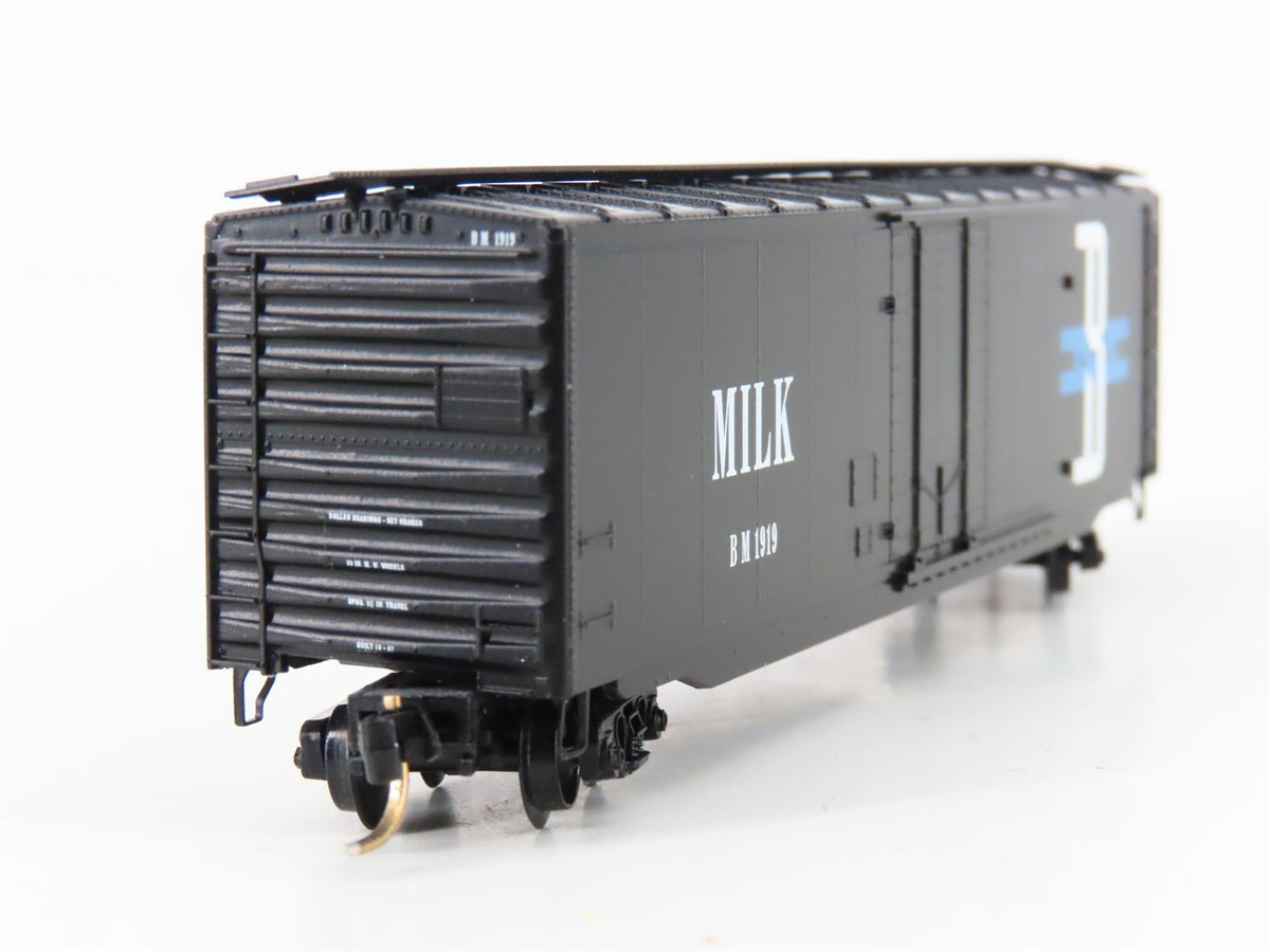 N Scale Micro-Trains MTL 32330 B&amp;M Boston &amp; Maine &quot;Milk&quot; 50&#39; Boxcar #1919