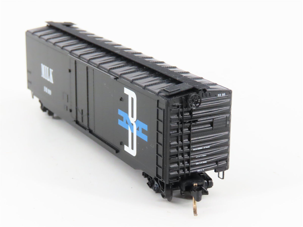 N Scale Micro-Trains MTL 32330 B&amp;M Boston &amp; Maine &quot;Milk&quot; 50&#39; Boxcar #1919