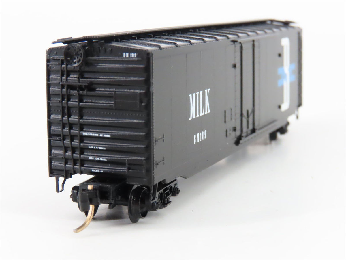 N Scale Micro-Trains MTL 32330 B&amp;M Boston &amp; Maine &quot;Milk&quot; 50&#39; Boxcar #1919