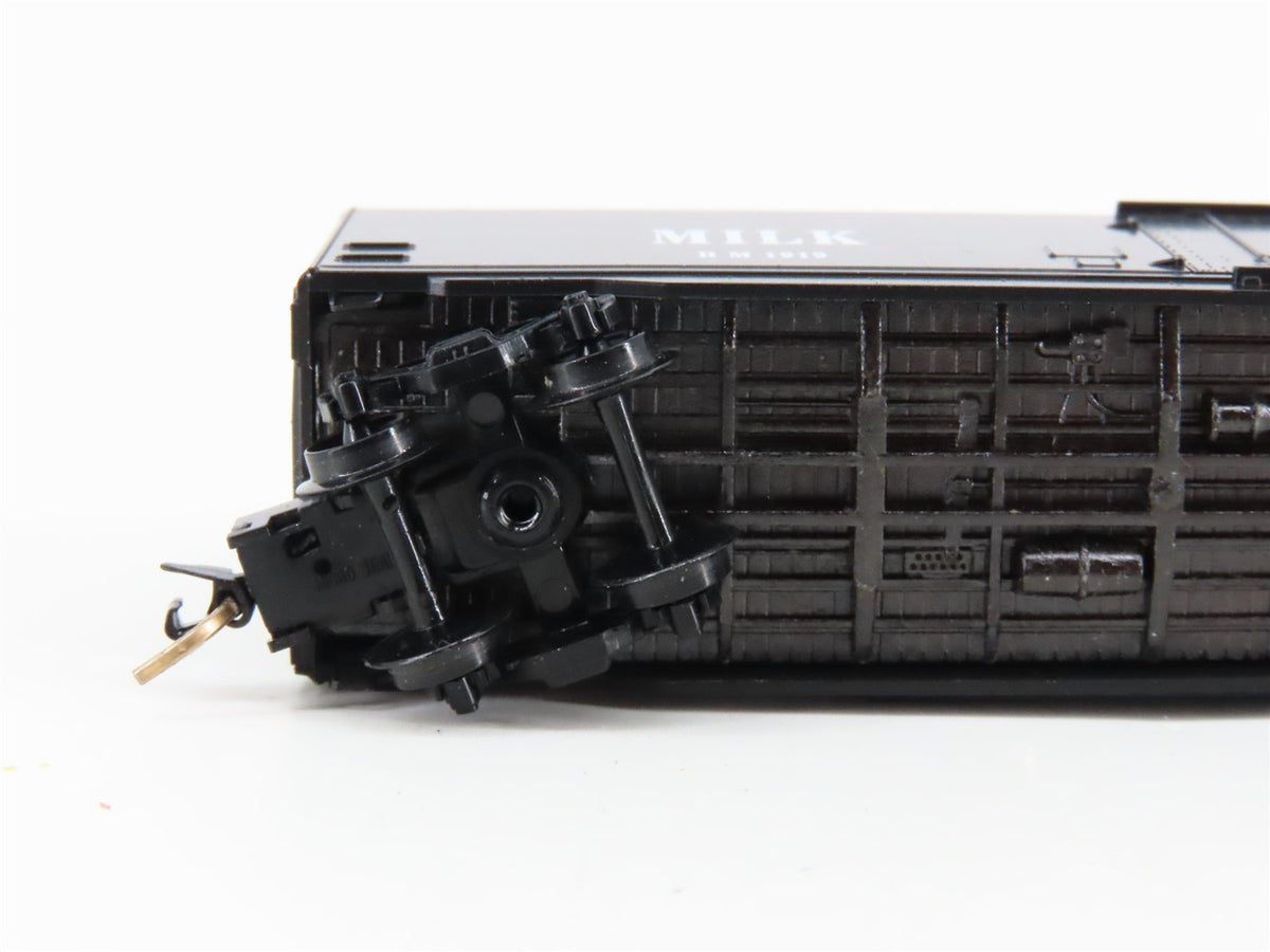 N Scale Micro-Trains MTL 32330 B&amp;M Boston &amp; Maine &quot;Milk&quot; 50&#39; Boxcar #1919