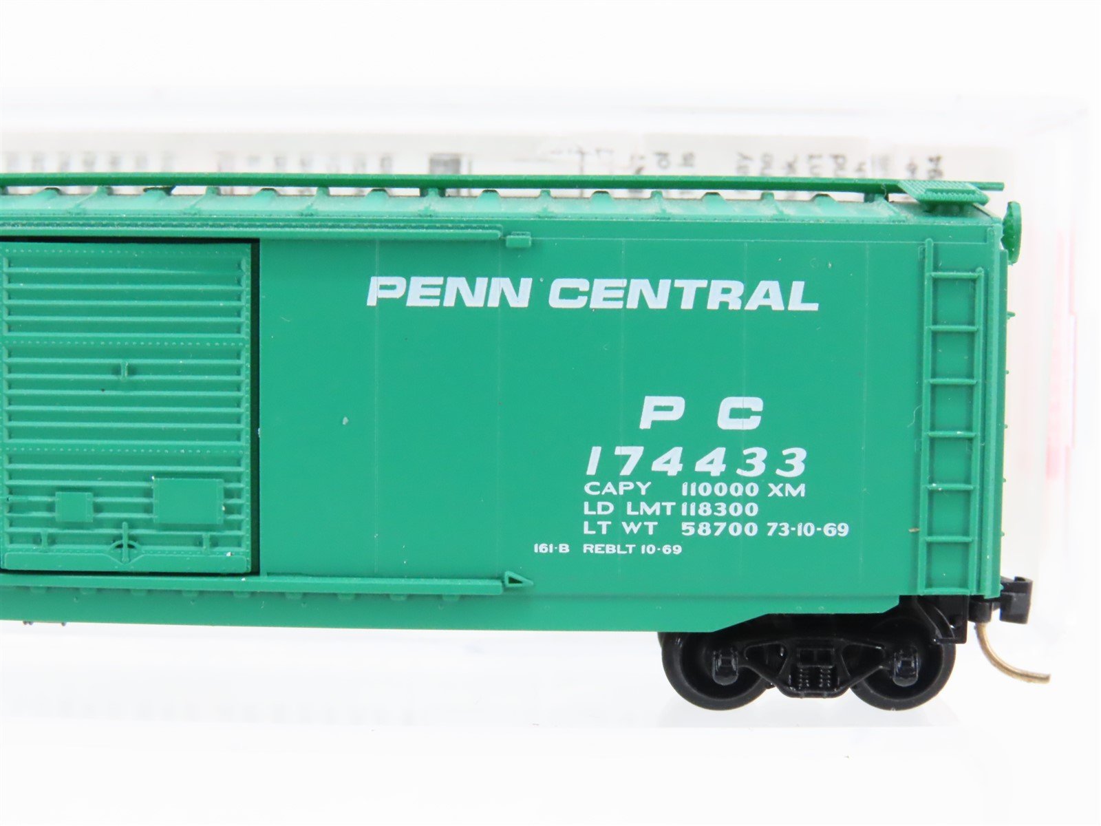 N Scale Micro-Trains MTL 34020 PC Penn Central 50' Standard Boxcar #174433