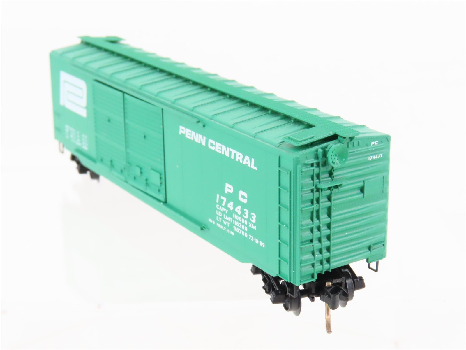 N Scale Micro-Trains MTL 34020 PC Penn Central 50' Standard Boxcar #174433