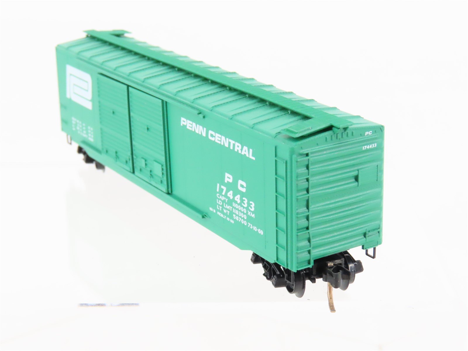 N Scale Micro-Trains MTL 34020 PC Penn Central 50' Standard Boxcar #174433