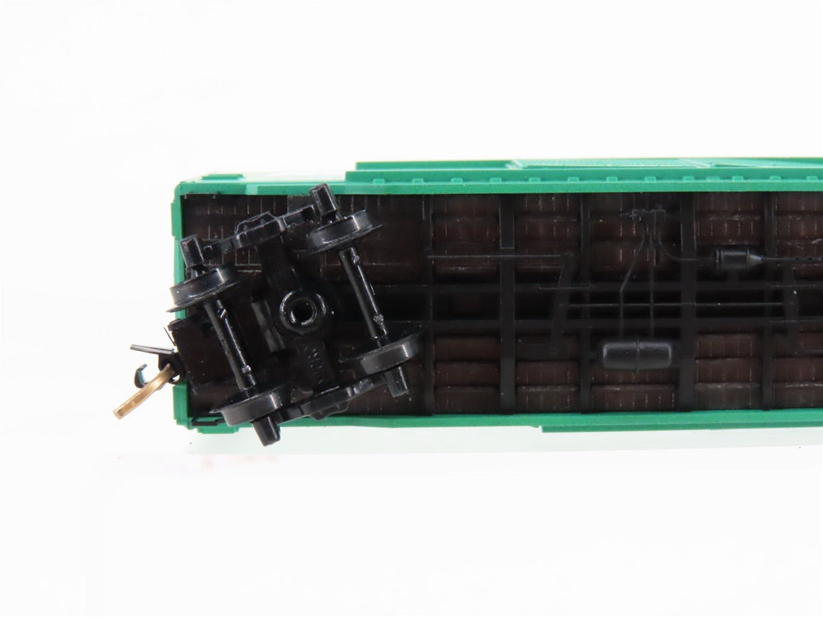 N Scale Micro-Trains MTL 34020 PC Penn Central 50&#39; Standard Boxcar #174433